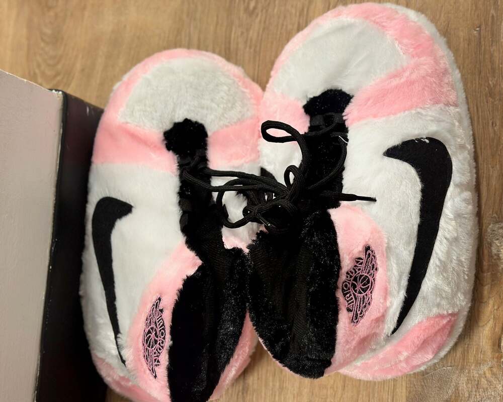 Slippers - Picture 2 of 4